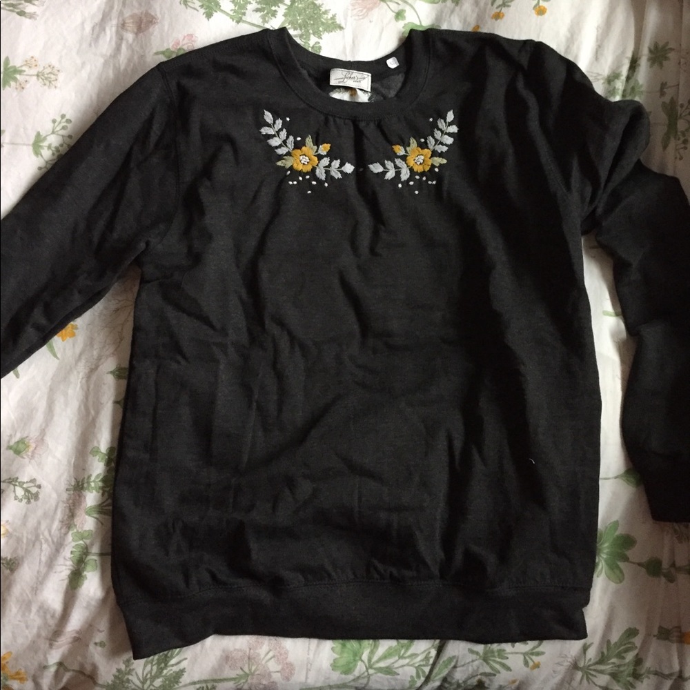 Locher’s Paris Lightweight Embroidery Sweatshirt